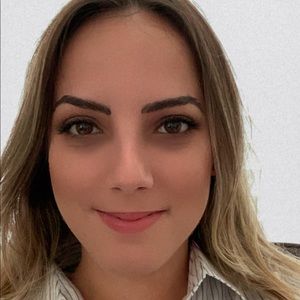 Meet your Posher, Larissa